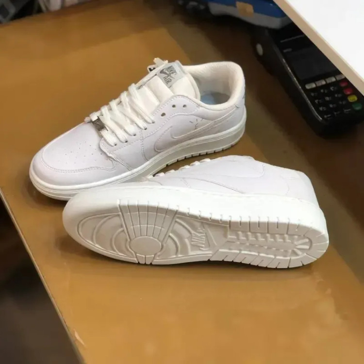 کفش نایک تراویس مردانه تمام سفید چرم صنعتی دور دوخت