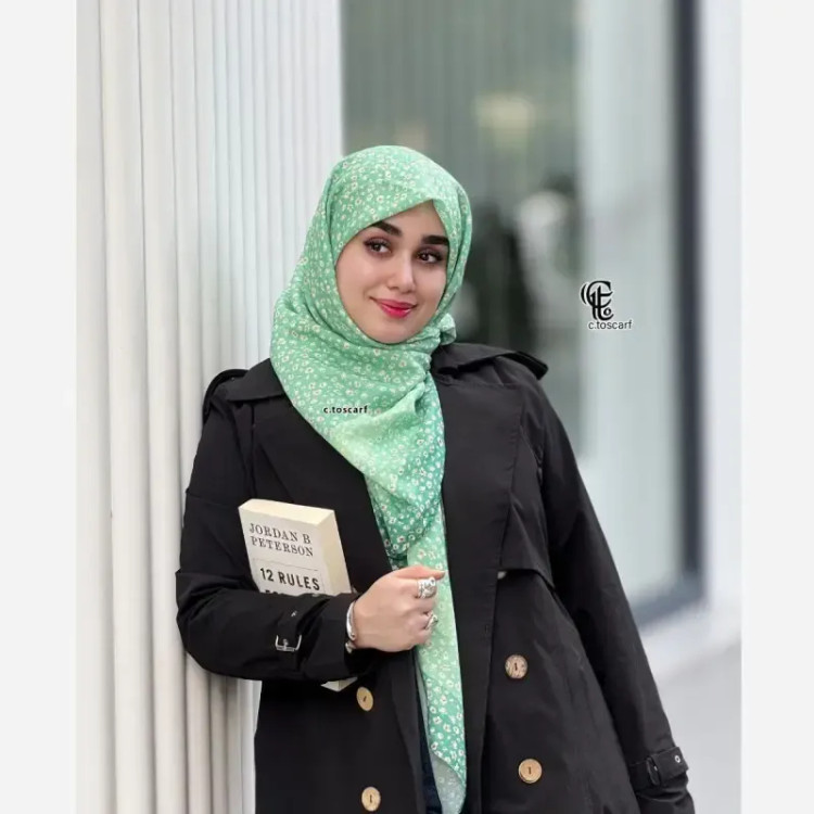 روسری نخ کاستوم طرح صوفیا سایز بزرگ و متوسط سه رنگ کرم هلویی یاسی سبز