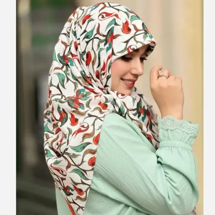 روسری نخ کاستوم طرح حنانه سایز 140 چرخ دوز